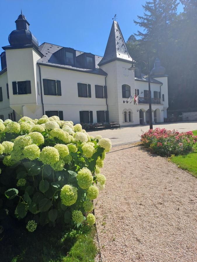 Ujhuta Kastelyszallo Hotel Haromhuta Exterior photo